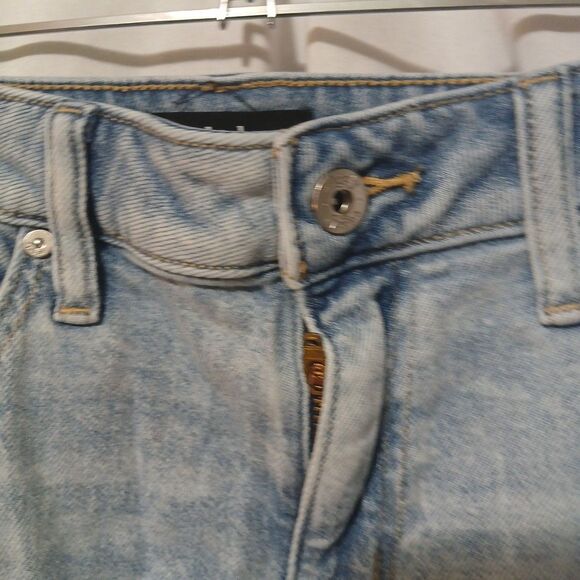 Maurices Edgely relaxed Boyfriend Denim Shorts distressed Size 8 - Picture 5 of 11